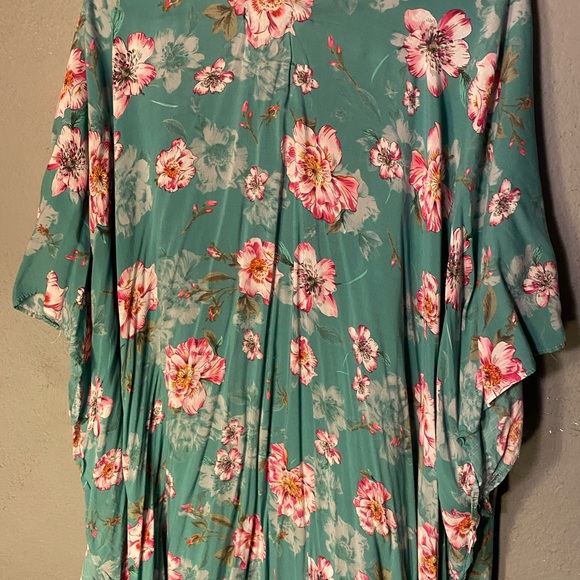 TORRID OVERSIZED HAWAIIAN STYLE CARDIGAN - Picture 5 of 7